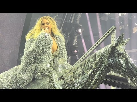 Summer Renaissance (Horse Malfunction- Beyonce was MAD) -Renaissance Tour Live Amsterdam - Beyoncé
