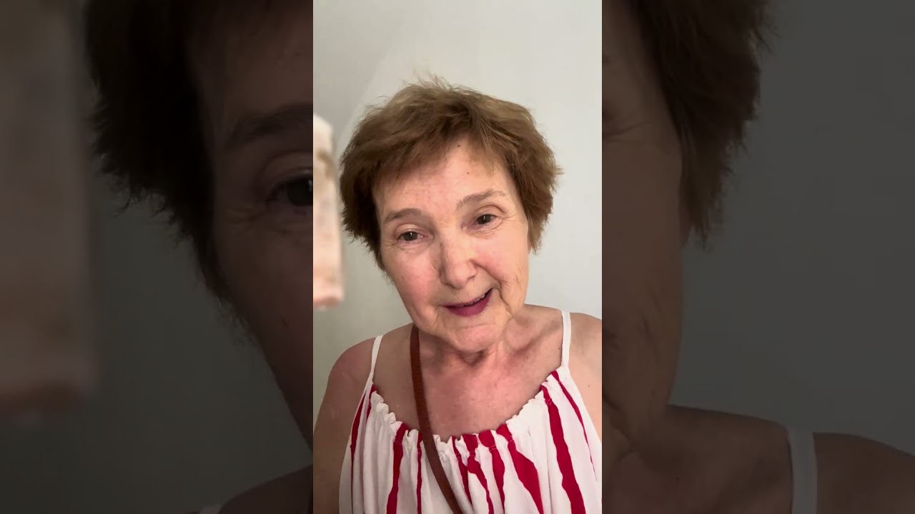 Ну вот! Дошли до песни! Поднимаюсь вверх по лестнице!