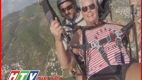 DÙ LƯỢN ĐỨT DÂY, DU KHÁCH LAO THẲNG XUỐNG BIỂN | HTV TIN TỨC