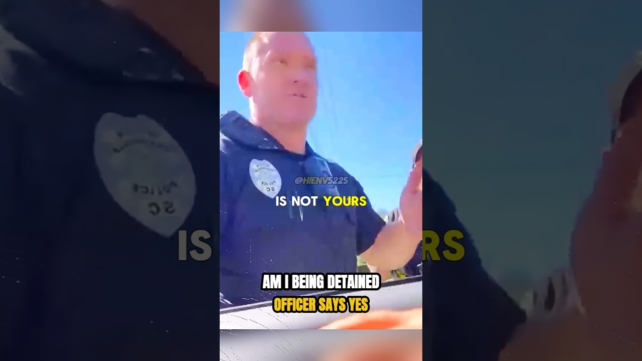 Полицейский задержал мужчину из-за имущества.