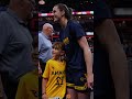 Caitlin making sure everyone goes home with an autograph#caitlinclark #WNBA #FanLove #wholesome