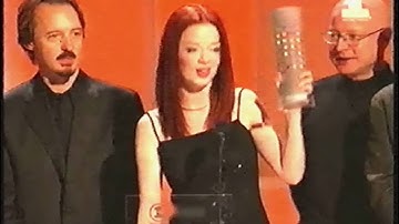 Garbage Accept the Visionary Video Award at the 1999 VH1 Fashion Awards (w/ Interview)