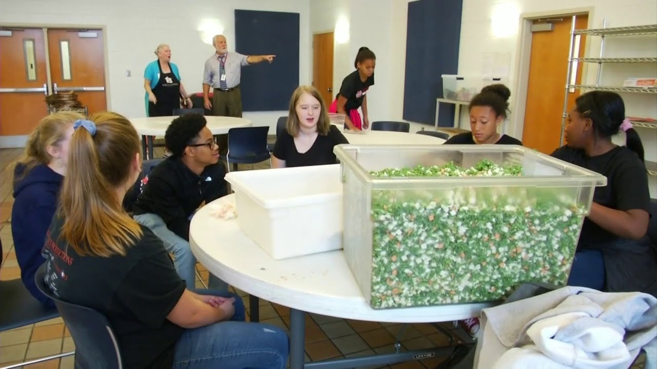 North Cross students volunteer at Rescue Mission