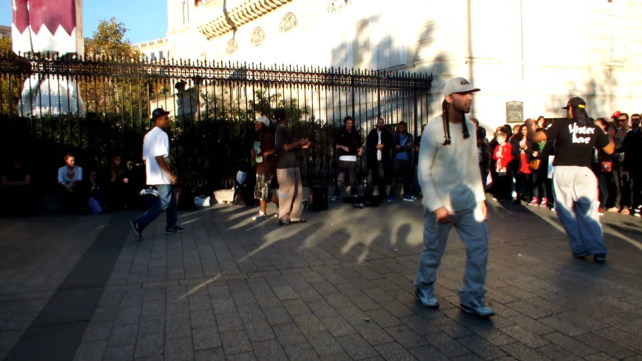 Cool street dancers in Paris 1
