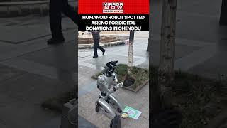 Humanoid Robot Spotted Asking Passersby For Digital Donations In China's Chengdu #shorts #ytshorts