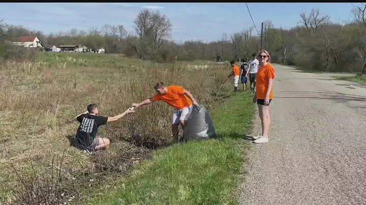 Hubbard students give back, clean up the community