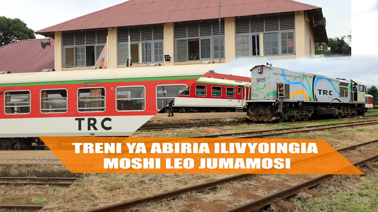 #TRENI YA ABIRIA ILIVYO WASILI LEO ASUBUHI STESHENI YA MOSHI ,BAADA YA KUSIMAMA KISA MAFURIKO.