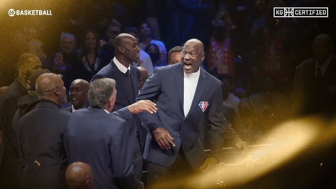 NBA All-Star Weekend 2022: Michael Jordan makes rare public appearance,  embraces LeBron James, NBA 75 team