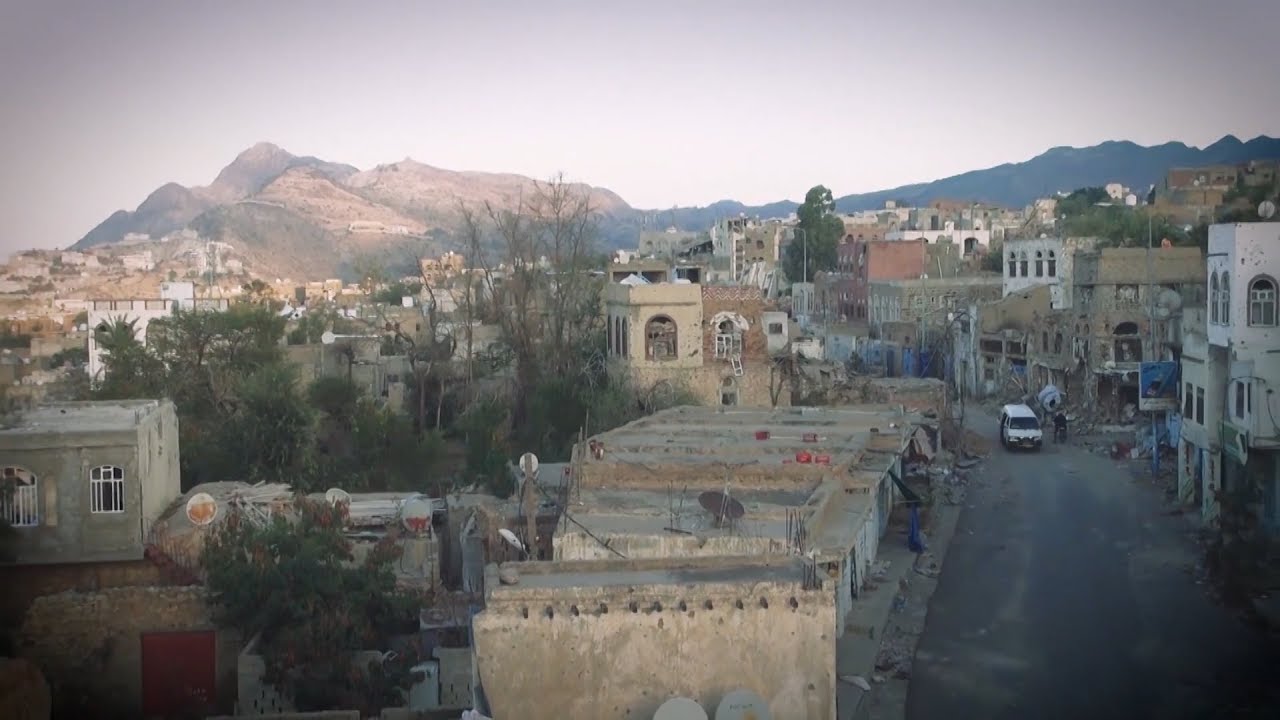 الميشيا مرت من هنا - تعز | التدمير المزدوج - حارة أروى حي المجلية | تقديم: أنس الأثوري