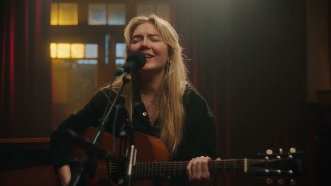 Jana Mila - In Between (acoustic)
