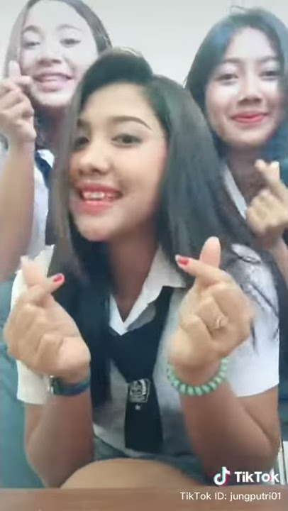 viral video tik tok entah apa yg merasuki cewek cantik ini
