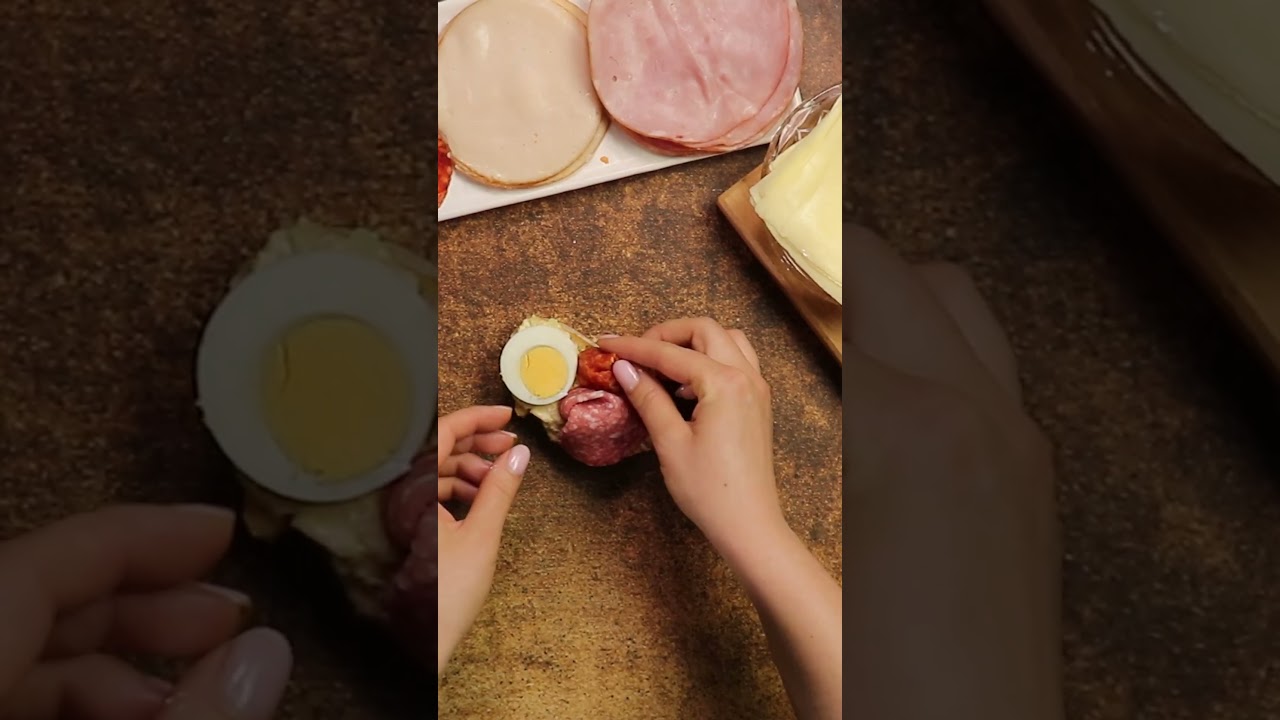 Kr&aacute;sně ozdoben&yacute; obložen&yacute; chleb&iacute;ček zvl&aacute;dne i &uacute;pln&yacute; zač&aacute;tečn&iacute;k #quickrecipe #toprecepty