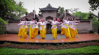 Tari Rejang Renteng - bersama Ibu Dayu Diastini dan Ibu Arini