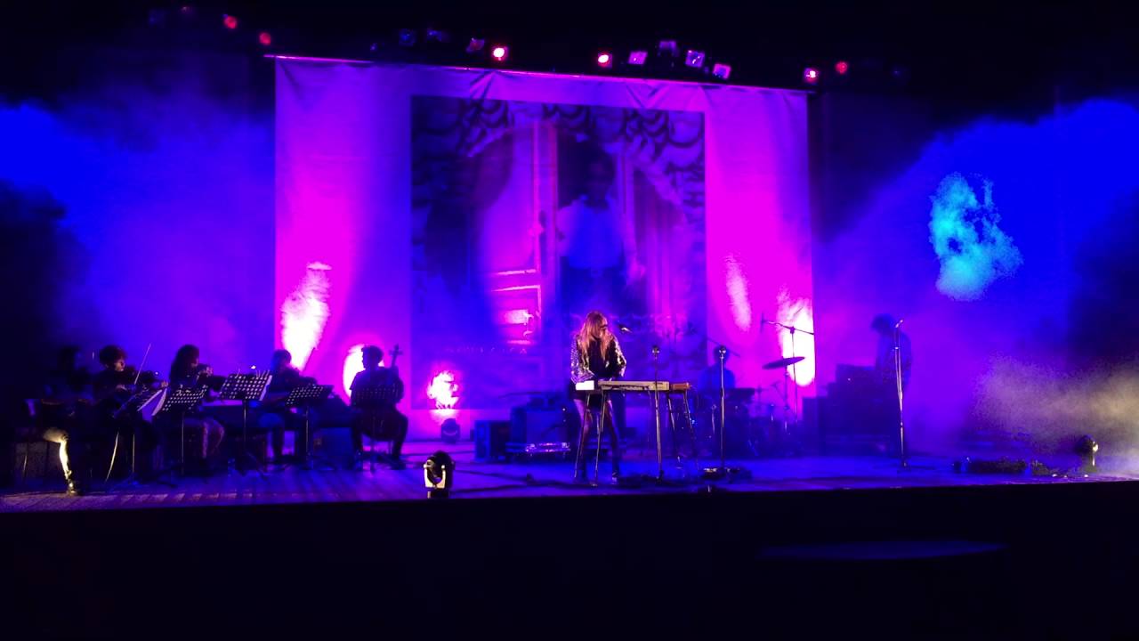 blonde redhead - misery is a butterfly