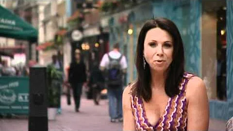 Tracey Cox Teaches How To Smooch Like A Celebrity