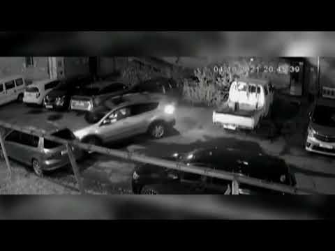 В Находке во дворе дома по Находкинскому проспекту 110 пьяный водитель разбил десяток машин
