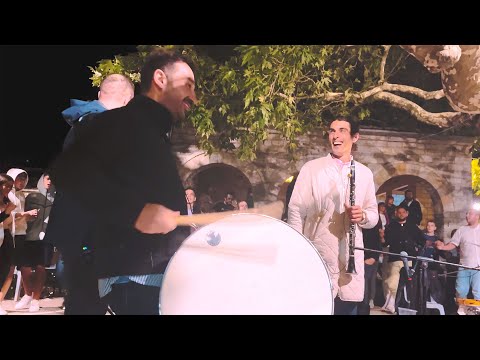 Μαραίνομαι ο καημένος
