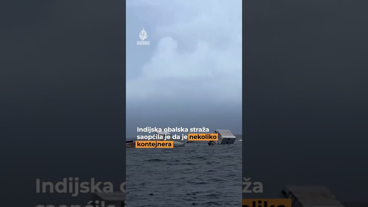 غرقت سفينة تحمل شحنة خطرة قبالة الساحل الهندي