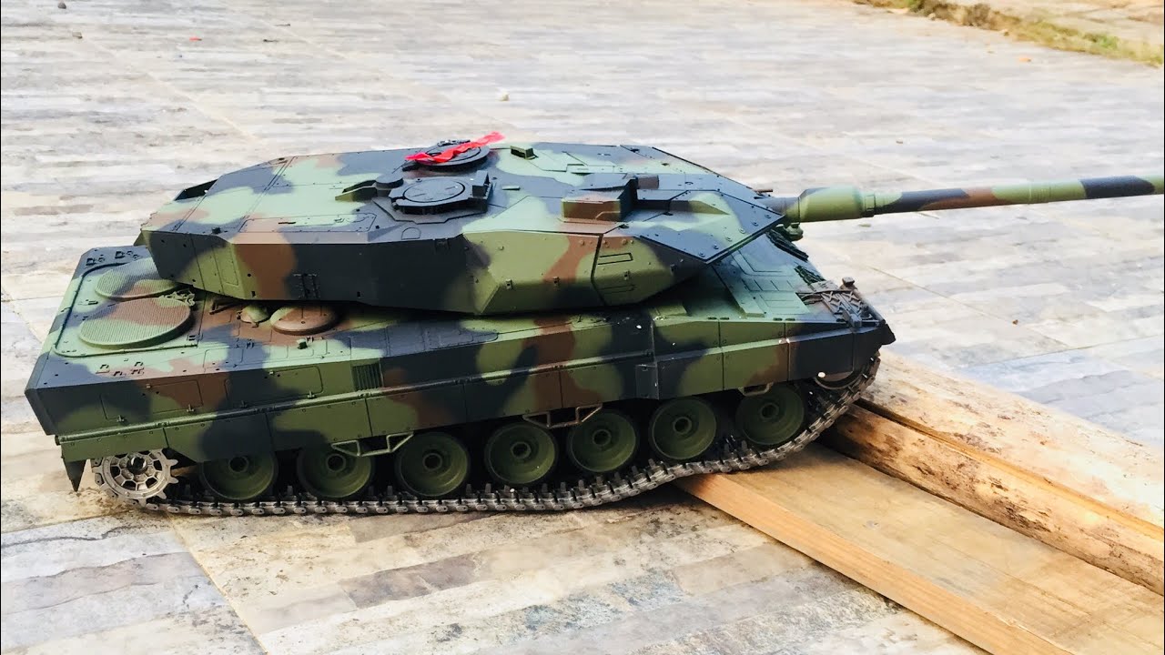 Interesting RC tank tank Leopard on the model fair Erfurt during a shooting exercise with real bange. 