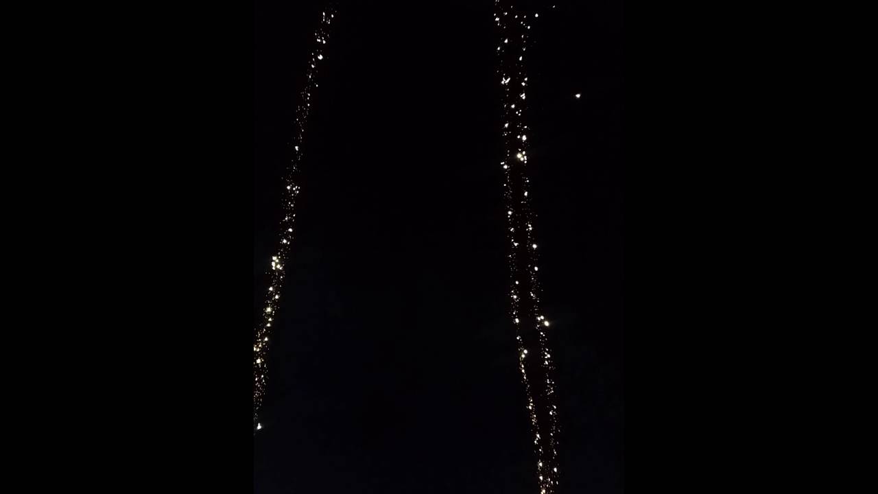 Pumped firework stars streamers