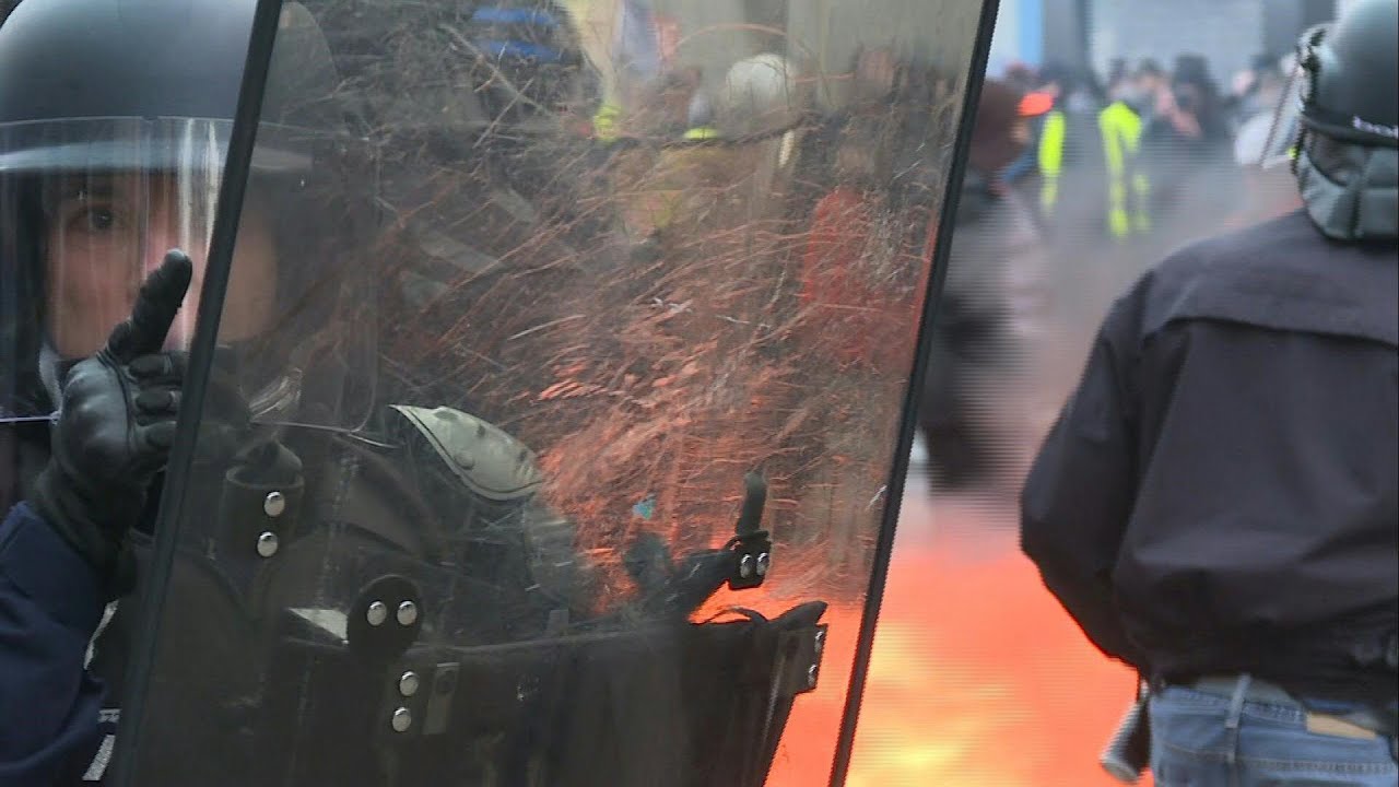 Protesters start fire during protest against France pension overhaul | AFP