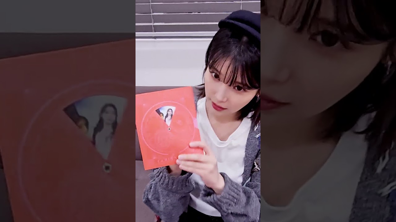 IU] 2022 IU CONCERT 'THE GOLDEN HOUR' UNBOXING - Blu-ray ver