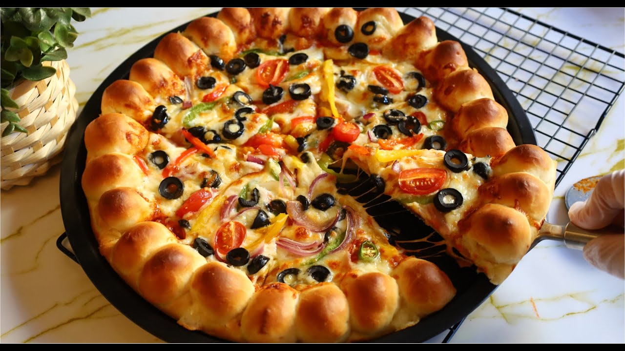 اطيب بيتزا محشية الاطراف بالجبنة بعجينه مميزة...عجينة البيتز بدون حليب وبدون بيض