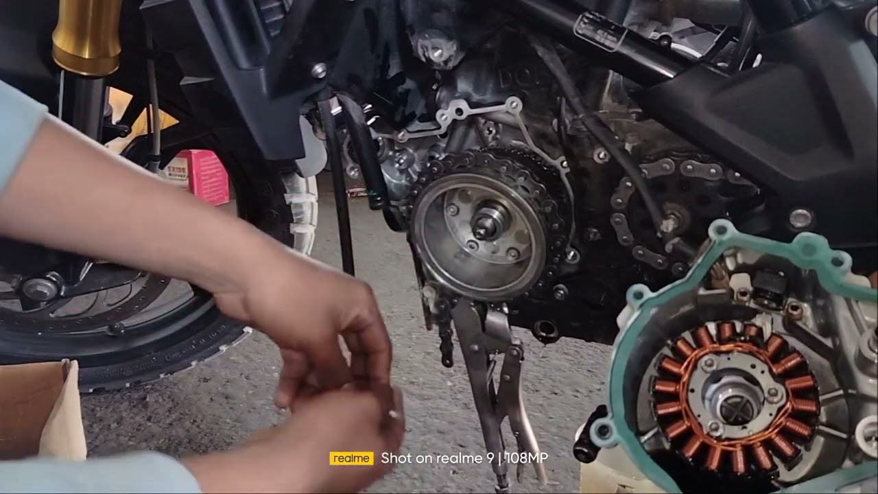 How to change magnet lock of bmw 310 gs