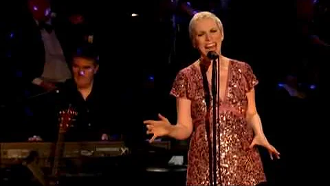 Annie Lennox . There Must Be An Angel . London 2009