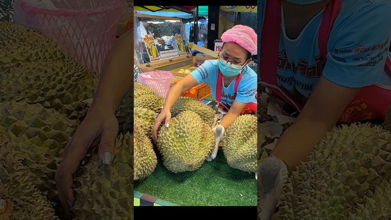 How to cut a giant durian