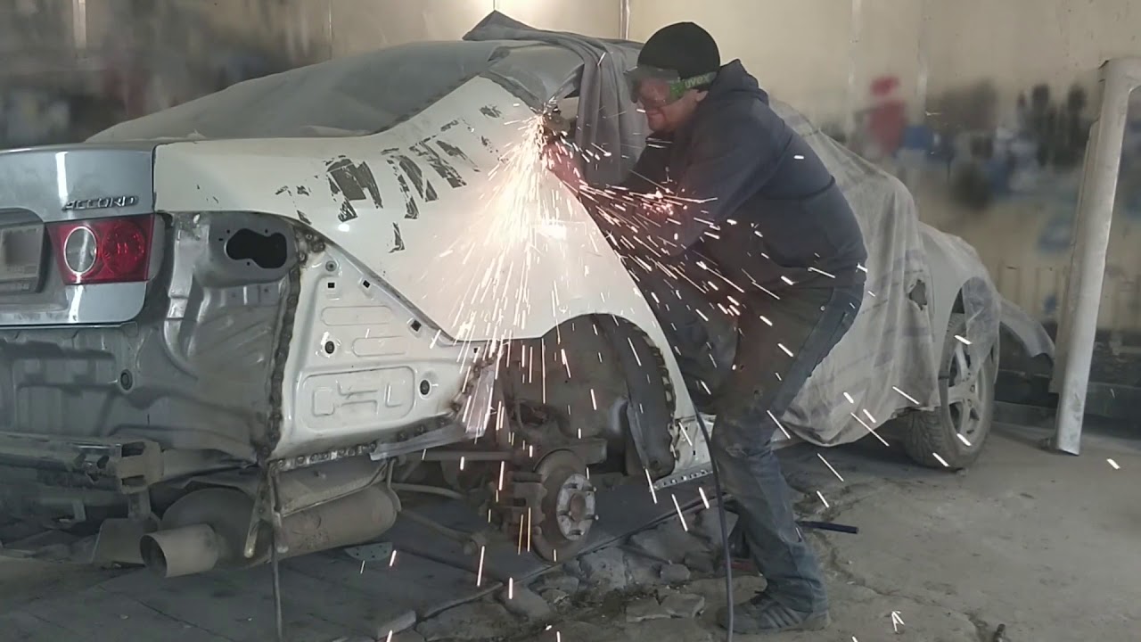 Замена заднего крыла автомобиля