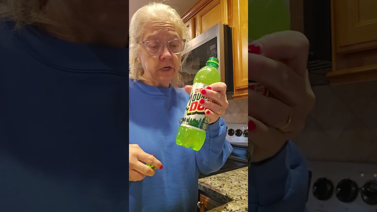 Жареная колбаса с сыром на тосте