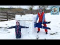 Диана и Даня строят домик из снега, играют в снегу с Папой. Манкиту