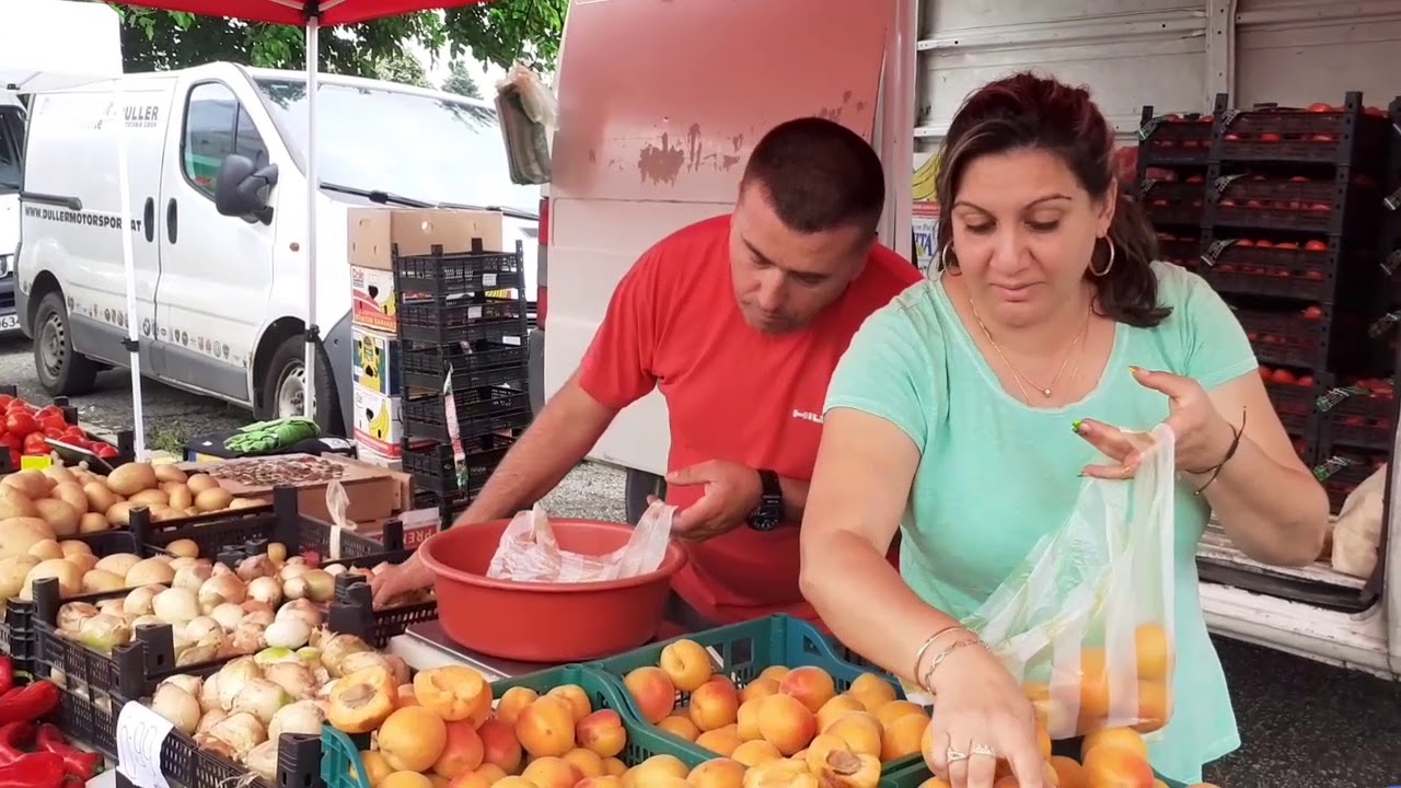Bulgarian fruit and veg market.