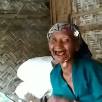 Status WA .nenek tua tertawa lucu