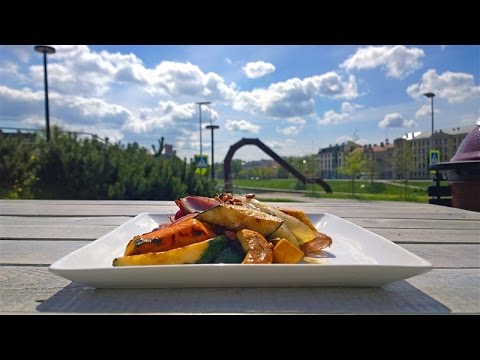 Video: Kaip Pasigaminti Daržovių Salotų Su Maros Sūriu