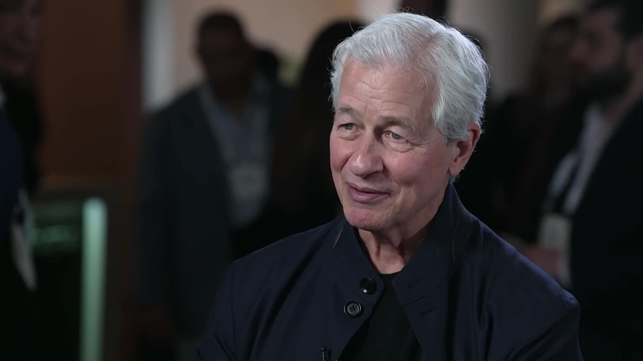 Dimon Warns Higher Inflation Risks Being ‘Skunk at a Party’
