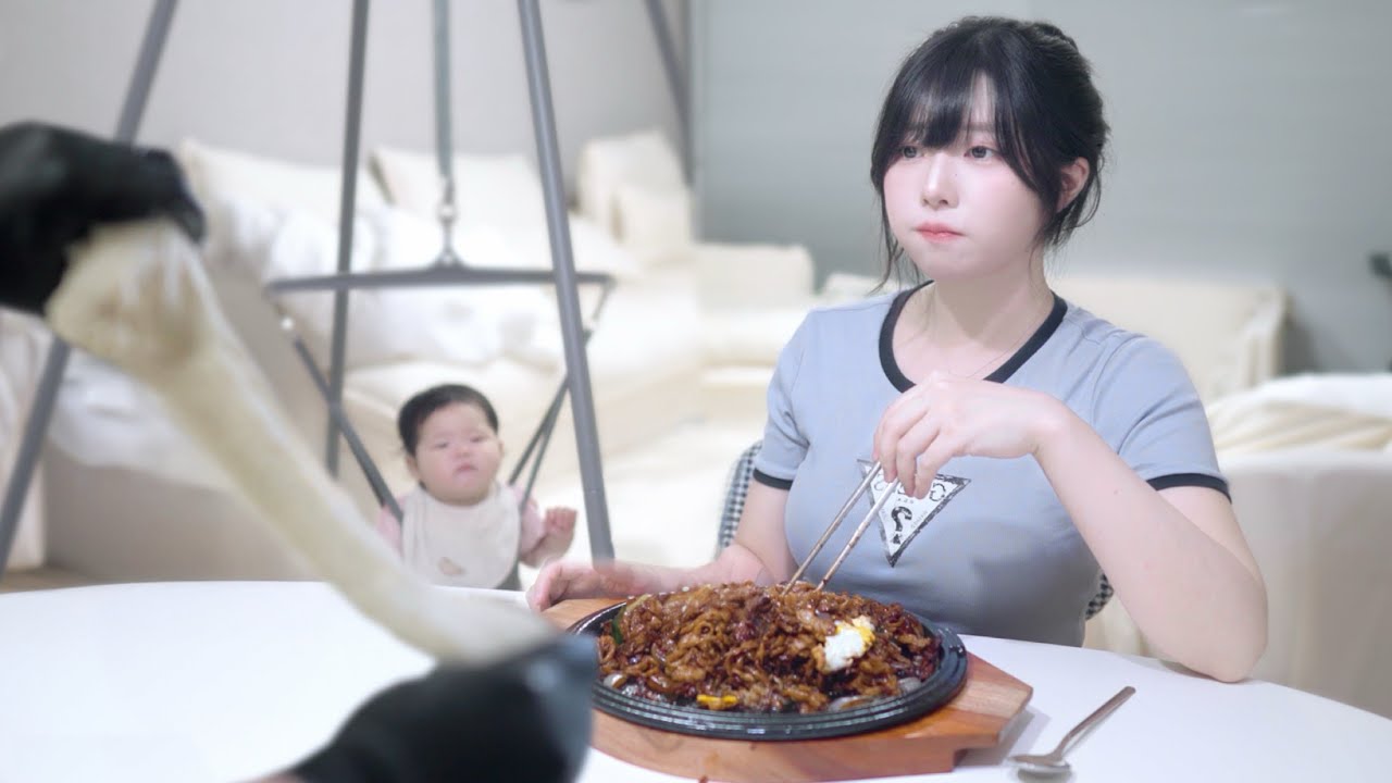 일요일에 짜파게티 끓여달라는 일본인아내에게 간짜장을 만들어줬더니..