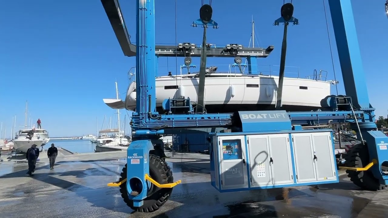 ⁣Bavaria 37 Cruiser 