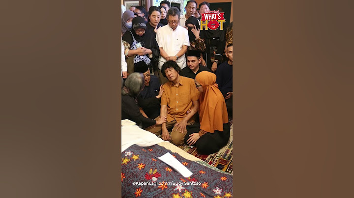 Suasana Rumah Duka Marissa Haque, Ikang Fawzi Terduduk Lemas Di Samping Jenazah