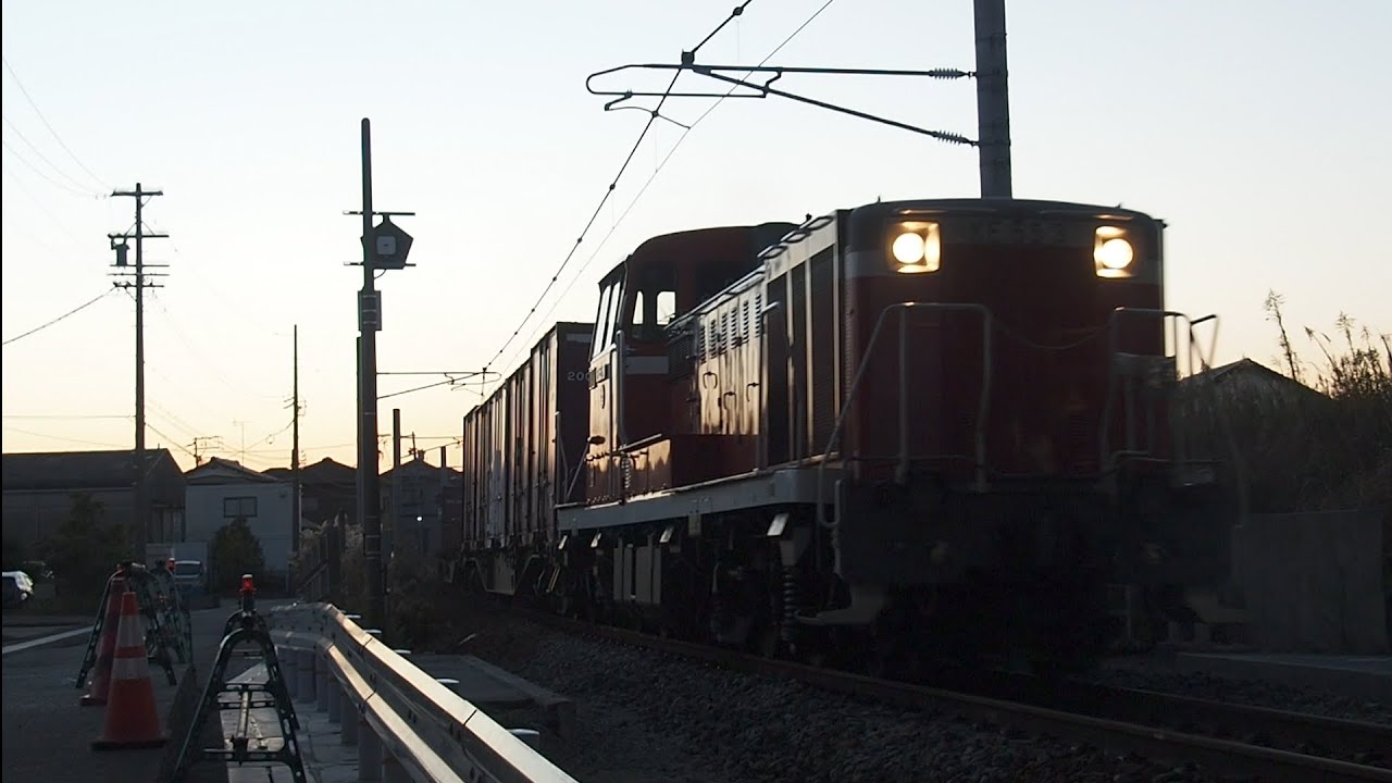 夕日に照らされる貨物列車＠衣浦臨海鉄道 - YouTube