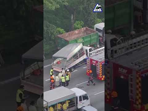 Fatal accident between lorry and truck at Singapore expressway