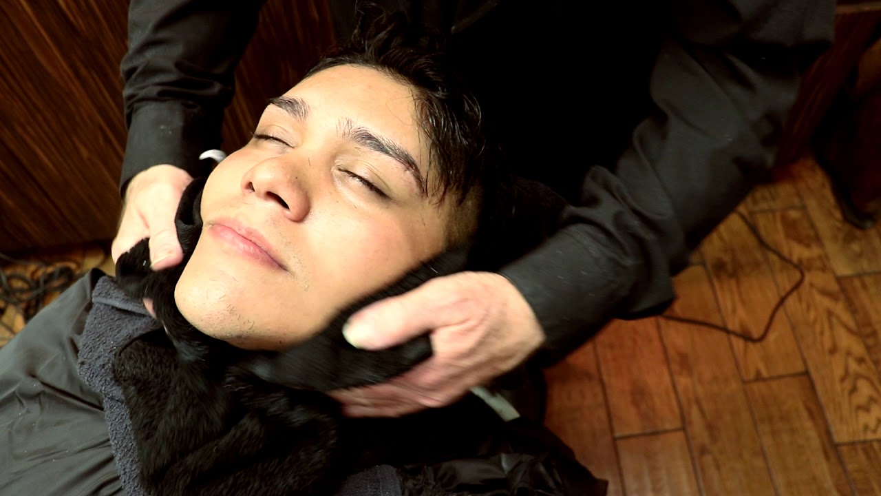 Straight Razor Shave And Massage —  Cliffs Barber Corral Tutorial 39