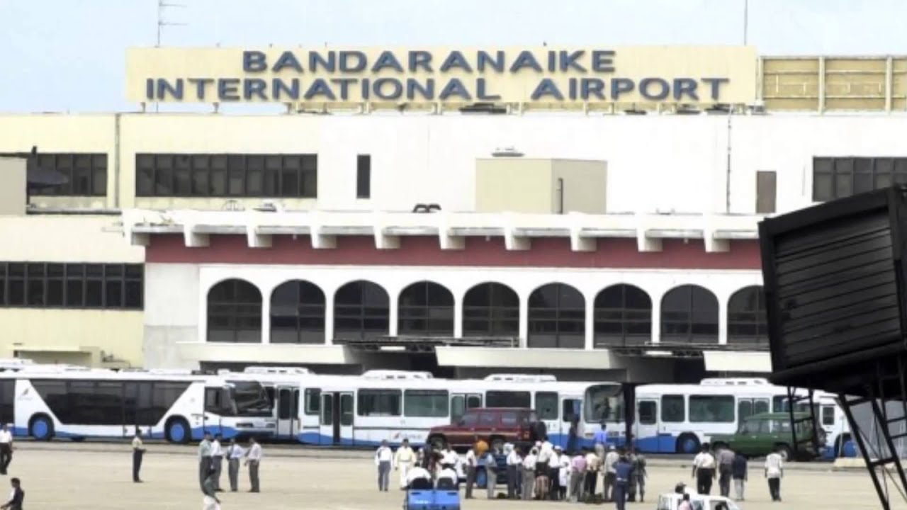 Табло аэропорта коломбо шри ланка. Bandaranaike International Airport, Коломбо. Аэропорт Шри Ланки Международный Коломбо. Шри Ланка аэропорт Бандаранайке. Бандаранаике Интернэшнл аэропорт.