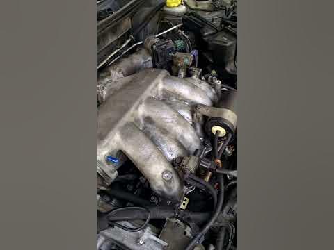 2003 Maxima top end knocking rattling - YouTube