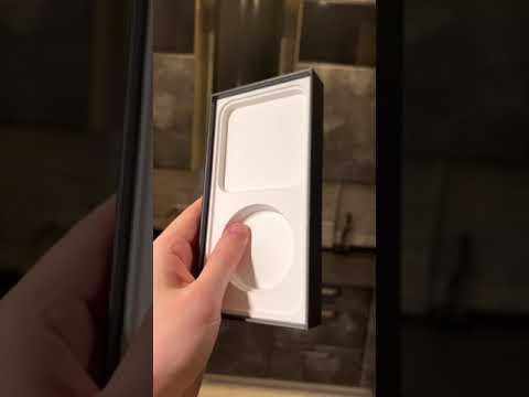 Чехол спрятан в коробке IPhone