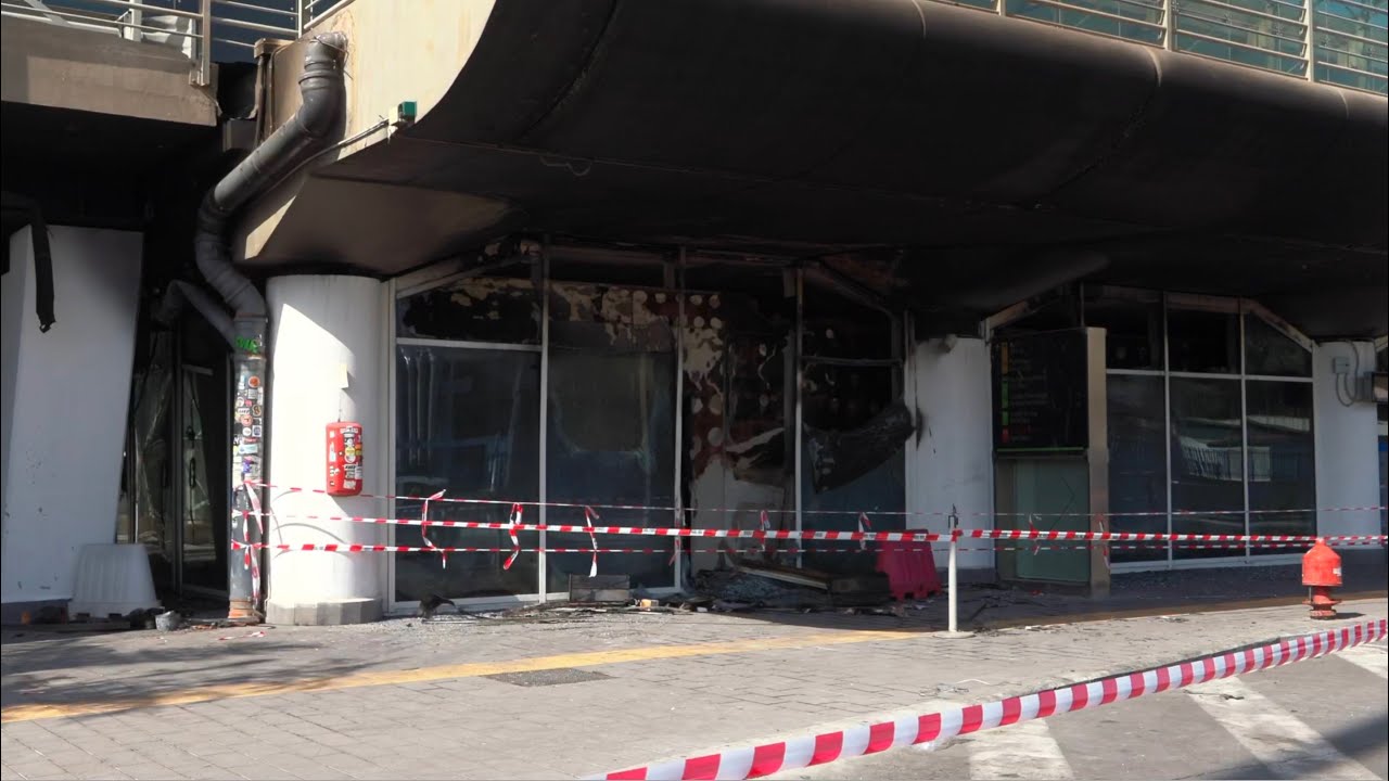 LIVE Catania, incendio nella notte all'aeroporto cittadino, scalo chiuso: diretta video