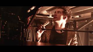 Vignette de la vidéo "Panic! At The Disco - Nine In The Afternoon (Live) [from the Death Of A Bachelor Tour]"