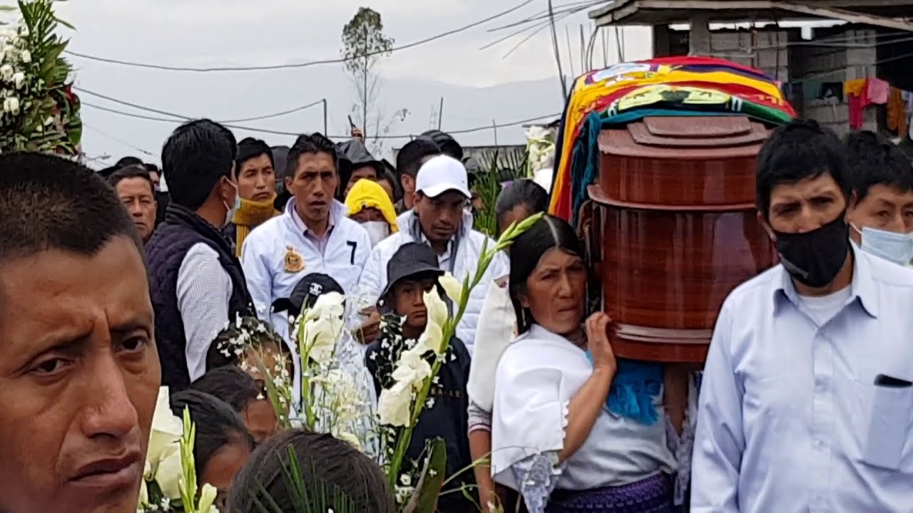 Iglesia Ríos de Agua Viva | Pastor Eustaquio Tuala entierro de quién en vida fue Martina Masaquiza.