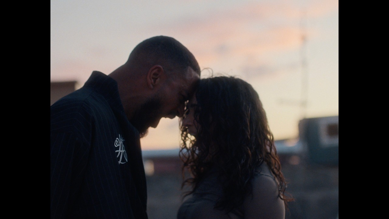 Guarda Slimane - "Higher" en duo avec Vanina (Clip Officiel) su YouTube Guarda Slimane - "Higher" en duo avec Vanina (Clip Officiel) su YouTube